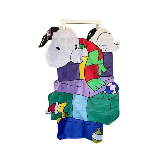 Meadow Creek Snoopy sculpted large 24 x 40 inch home decoration flag - Picture 1 of 4